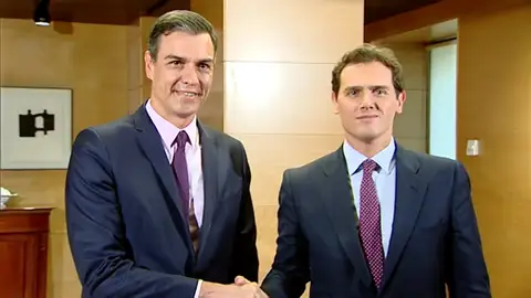 Pedro Sánchez y Albert Rivera debaten sus posturas sobre la formación del nuevo Gobierno Pedro Sánchez y Albert Rivera debaten sus posturas sobre la formación del nuevo Gobierno