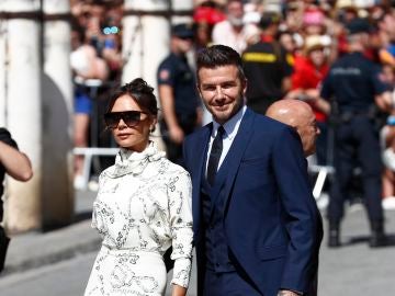 Victoria y David Beckham llegando a la boda de Sergio Ramos y Pilar Rubio