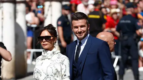 Victoria y David Beckham llegando a la boda de Sergio Ramos y Pilar Rubio Victoria y David Beckham llegando a la boda de Sergio Ramos y Pilar Rubio