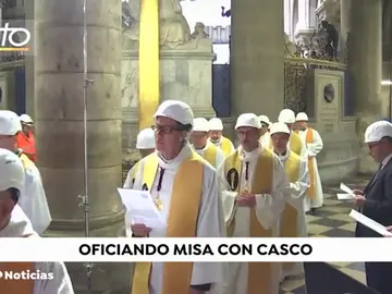 REEMPLAZO | Notre Dame celebra su primera misa dos meses después del incendio REEMPLAZO | Notre Dame celebra su primera misa dos meses después del incendio