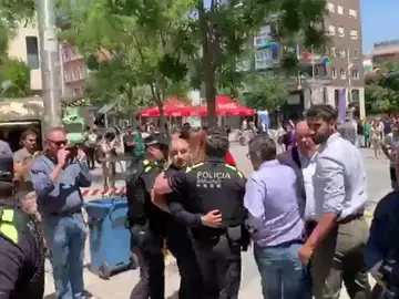 Protestas en Sabadell frente el Ayuntamiento por la "caza de brujas" de Podem al pactar con PSC Protestas en Sabadell frente el Ayuntamiento por la "caza de brujas" de Podem al pactar con PSC