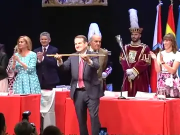 El socialista Abel Caballero coge el bastón de mando por cuarta vez en Vigo El socialista Abel Caballero coge el bastón de mando por cuarta vez en Vigo