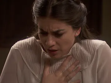 Elsa sufre una crisis mientras Antolina cuida de ella Elsa sufre una crisis mientras Antolina cuida de ella