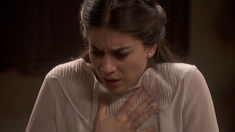 Elsa sufre una crisis mientras Antolina cuida de ella