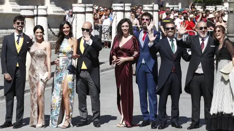 El equipo de 'El Hormiguero 3.0' posa en la boda de Pilar Rubio y Sergio Ramos El equipo de 'El Hormiguero 3.0' posa en la boda de Pilar Rubio y Sergio Ramos