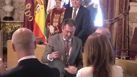 El socialista, Juan Espadas, revalida su cargo como alcalde de Sevilla El socialista, Juan Espadas, revalida su cargo como alcalde de Sevilla