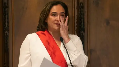 Colau, emocionada tras ser reelegida alcaldesa de Barcelona Colau, emocionada tras ser reelegida alcaldesa de Barcelona