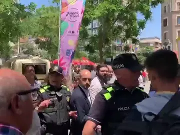 Protestas en Sabadell frente el Ayuntamiento por la "caza de brujas" de Podem al pactar con PSC Protestas en Sabadell frente el Ayuntamiento por la "caza de brujas" de Podem al pactar con PSC