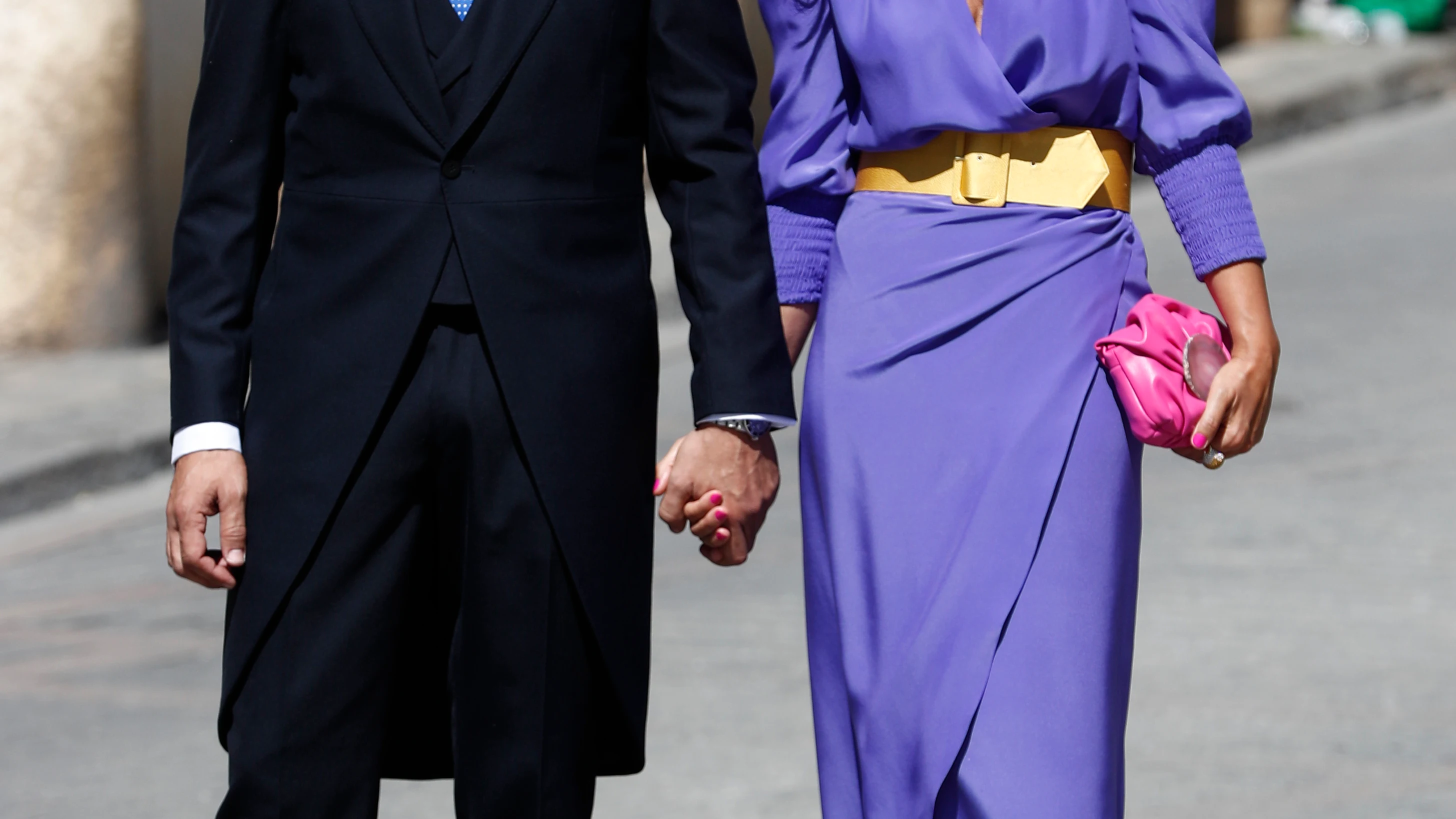 Nuria Roca y Juan del Val llegando a la boda de Pilar Rubio y Sergio Ramos 