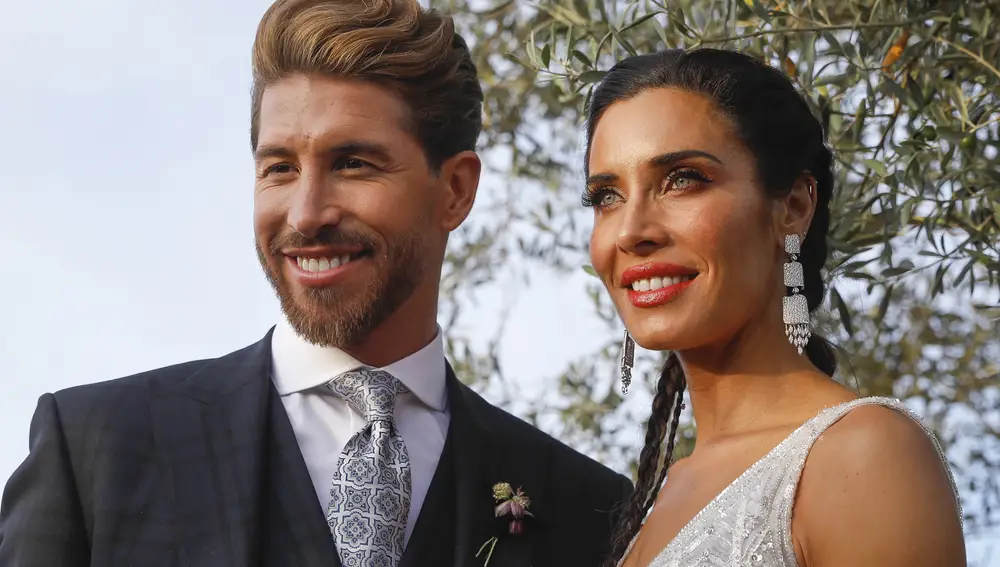Sergio Ramos y Pilar Rubio posan como marido y mujer