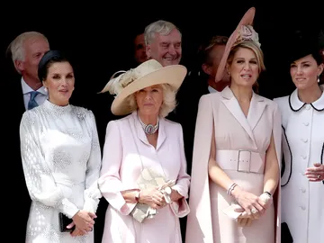 La reina Letizia deslumbra con su look junto a la Duquesa de Cornualles, Máxima de Holanda y la duquesa de Cambridge La reina Letizia deslumbra con su look junto a la Duquesa de Cornualles, Máxima de Holanda y la duquesa de Cambridge