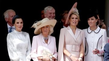 La reina Letizia deslumbra con su look junto a la Duquesa de Cornualles, Máxima de Holanda y la duquesa de Cambridge La reina Letizia deslumbra con su look junto a la Duquesa de Cornualles, Máxima de Holanda y la duquesa de Cambridge