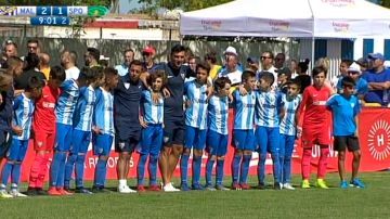 Los jugadores del Málaga dan la espalda a la grada