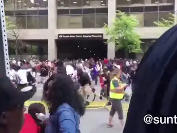 Dos heridos y dos detenidos en un tiroteo en Toronto durante la celebración de los Raptors por el título de la NBA Dos heridos y dos detenidos en un tiroteo en Toronto durante la celebración de los Raptors por el título de la NBA