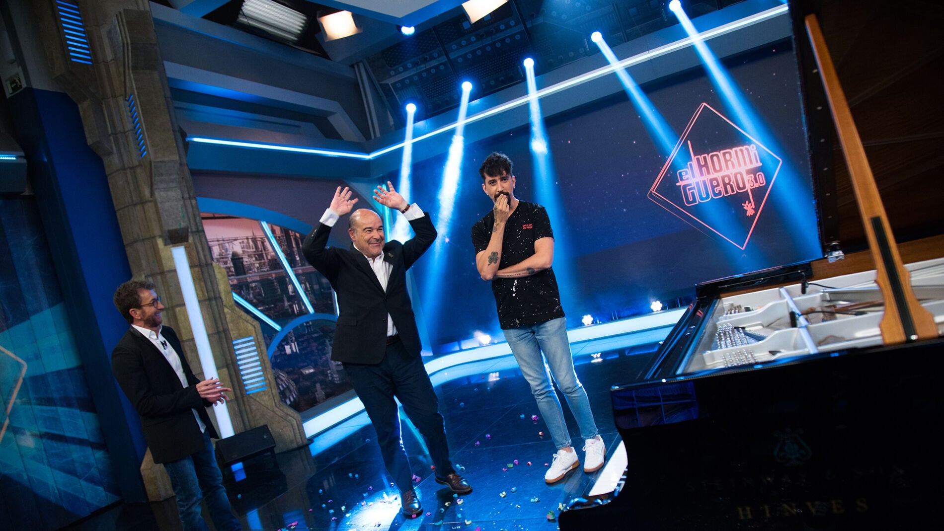 Antonio Resines hace magia tocando el piano con la ciencia de Marron