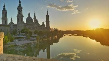 Atardecer en el río Ebro, tras la Catedral del Pilar