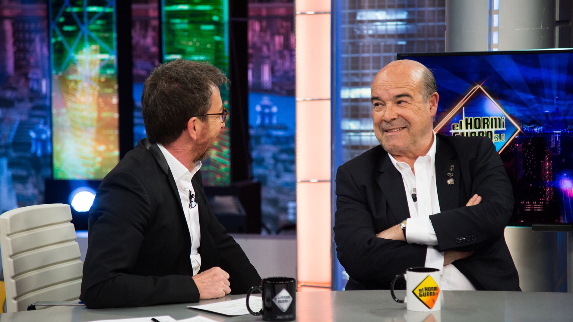 La definición de Antonio Resines tras tenerle que pintar el culo en un rodaje: "Patético, horroroso y absurdo"