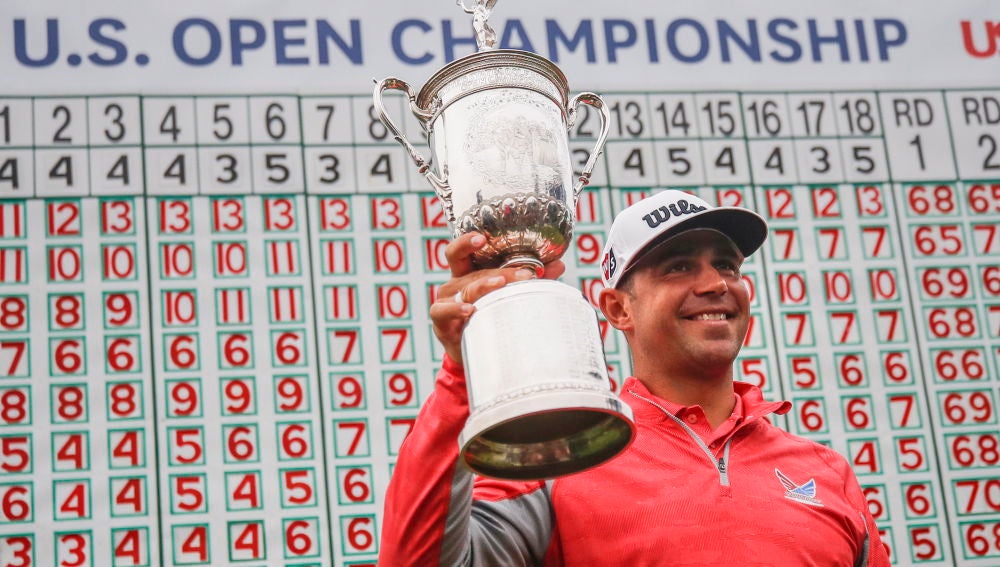 Gary Woodland alza el trofeo del US Open
