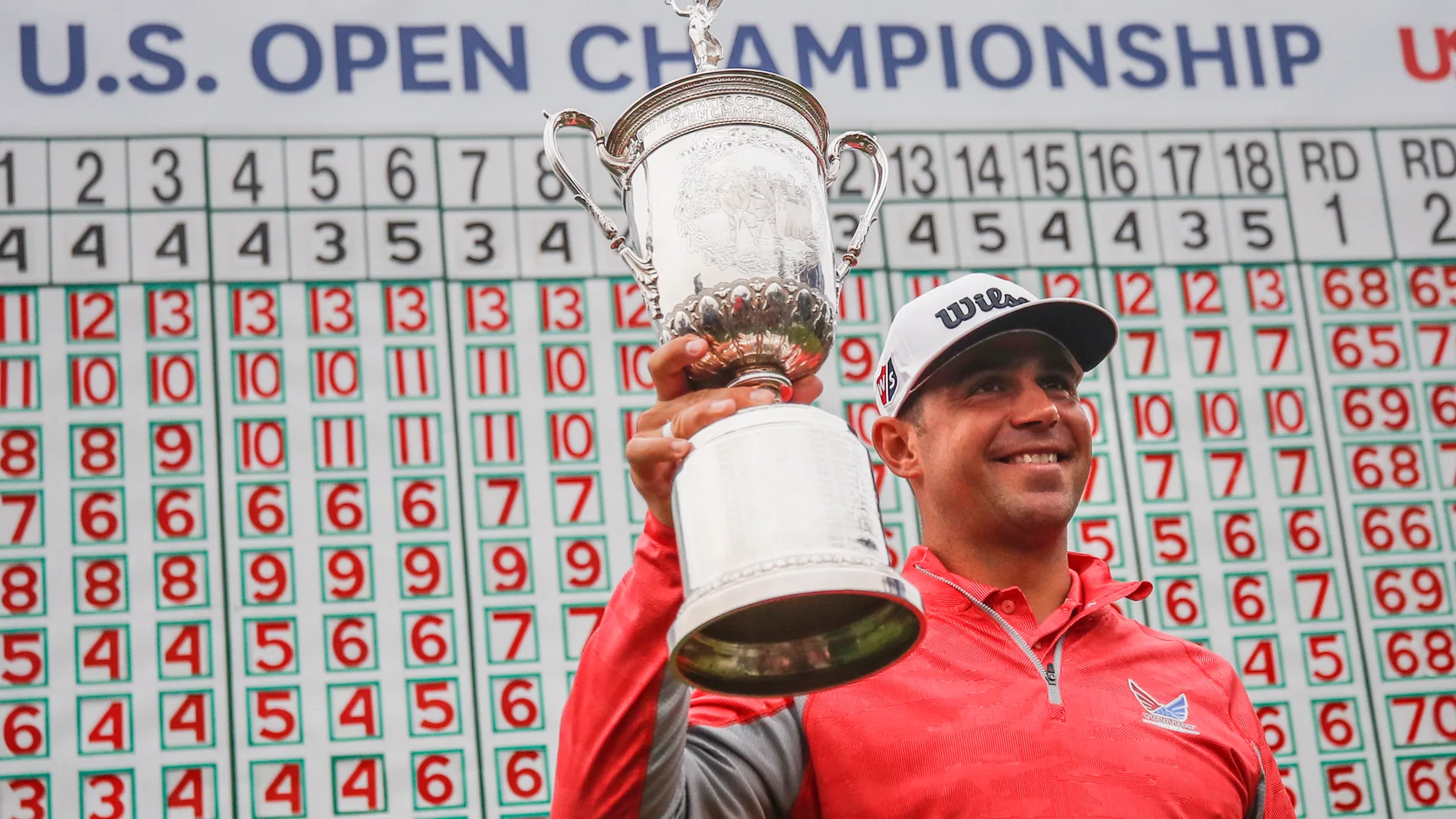 Gary Woodland alza el trofeo del US Open Gary Woodland alza el trofeo del US Open
