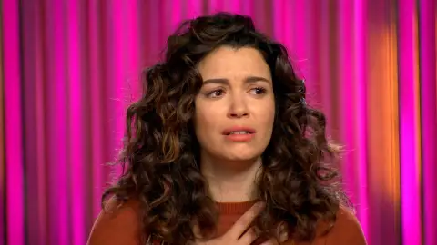 Amelia sufre un ataque de ansiedad Amelia sufre un ataque de ansiedad