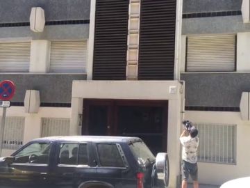 Encuentran el cadáver degollado de una niña de 13 años en un piso de Mataró, Barcelona