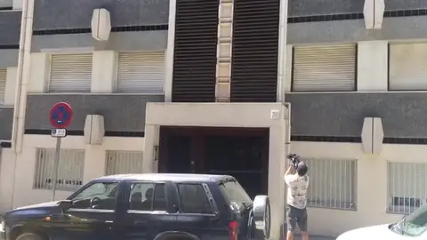 Encuentran el cadáver degollado de una niña de 13 años en un piso de Mataró, Barcelona Encuentran el cadáver degollado de una niña de 13 años en un piso de Mataró, Barcelona