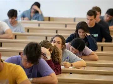 Alumnos realizando las pruebas de Selectividad para el acceso a la universidad. Alumnos realizando las pruebas de Selectividad para el acceso a la universidad.