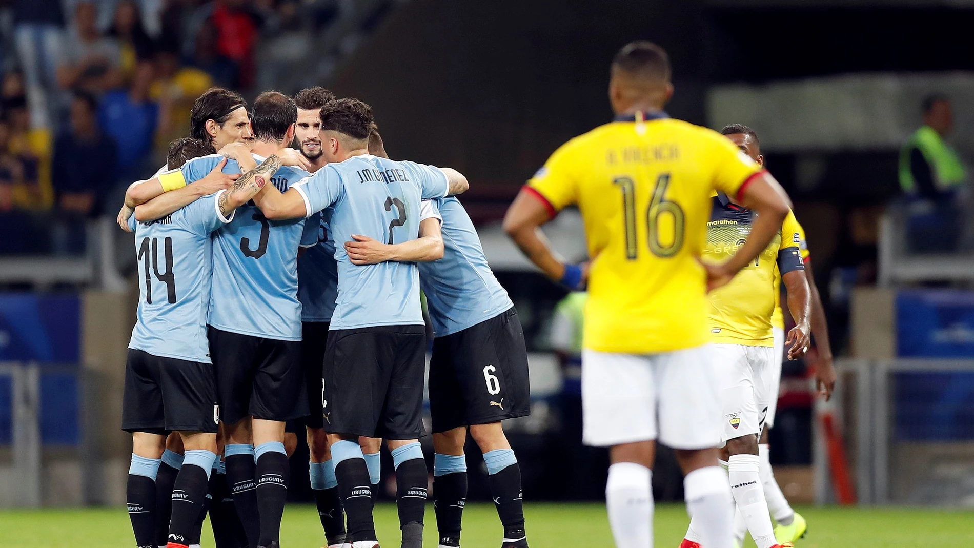 Los jugadores de Uruguay celebran un gol ante Ecuador Los jugadores de Uruguay celebran un gol ante Ecuador