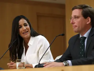 Begoña Villacís, junto a José Luis Martínez-Almeida Begoña Villacís, junto a José Luis Martínez-Almeida