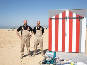 ’50 sombras de Grey’ y el Atlético de Madrid inspiran las puertas de los peones ’50 sombras de Grey’ y el Atlético de Madrid inspiran las puertas de los peones