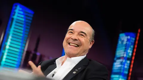 Antonio Resines denuncia en 'El Hormiguero 3.0' la campaña en contra de 'La reina de España' Antonio Resines denuncia en 'El Hormiguero 3.0' la campaña en contra de 'La reina de España'