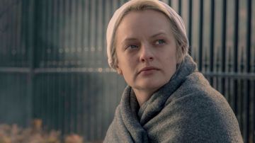 Elisabeth Moss en 'El cuento de la criada'