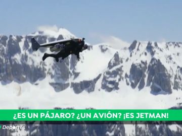 El increíble vuelo del 'hombre reactor' sobre los Dolomitas a 300 km/h
