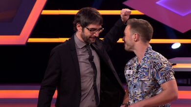 ¿Por qué un concursante le huele la axila a Juanra Bonet en '¡Boom!'?