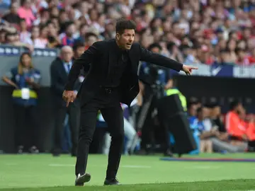 Simeone da indicaciones durante un partido del Atlético de Madrid Simeone da indicaciones durante un partido del Atlético de Madrid