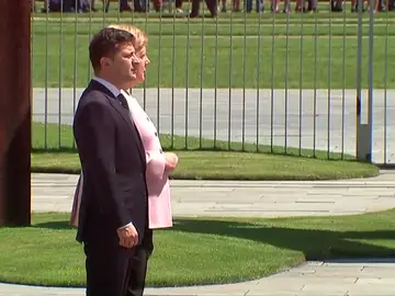Los temblores de Merkel en un acto público desatan las especulaciones sobre su estado de salud Los temblores de Merkel en un acto público desatan las especulaciones sobre su estado de salud