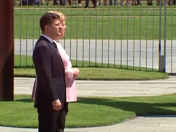 Los temblores de Merkel en un acto público desatan las especulaciones sobre su estado de salud Los temblores de Merkel en un acto público desatan las especulaciones sobre su estado de salud