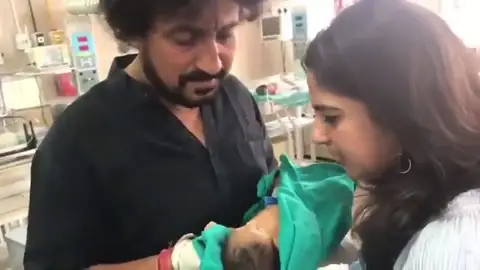 Rescatan a una bebé abandonada en un vertedero en India Rescatan a una bebé abandonada en un vertedero en India
