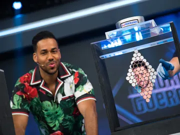 Marron crea en 'El Hormiguero 3.0' la escultura de monedas de Romeo Santos Marron crea en 'El Hormiguero 3.0' la escultura de monedas de Romeo Santos