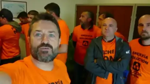 Los trabajadores de Alcoa se encierran en la Delegación del Gobierno en A Coruña Los trabajadores de Alcoa se encierran en la Delegación del Gobierno en A Coruña