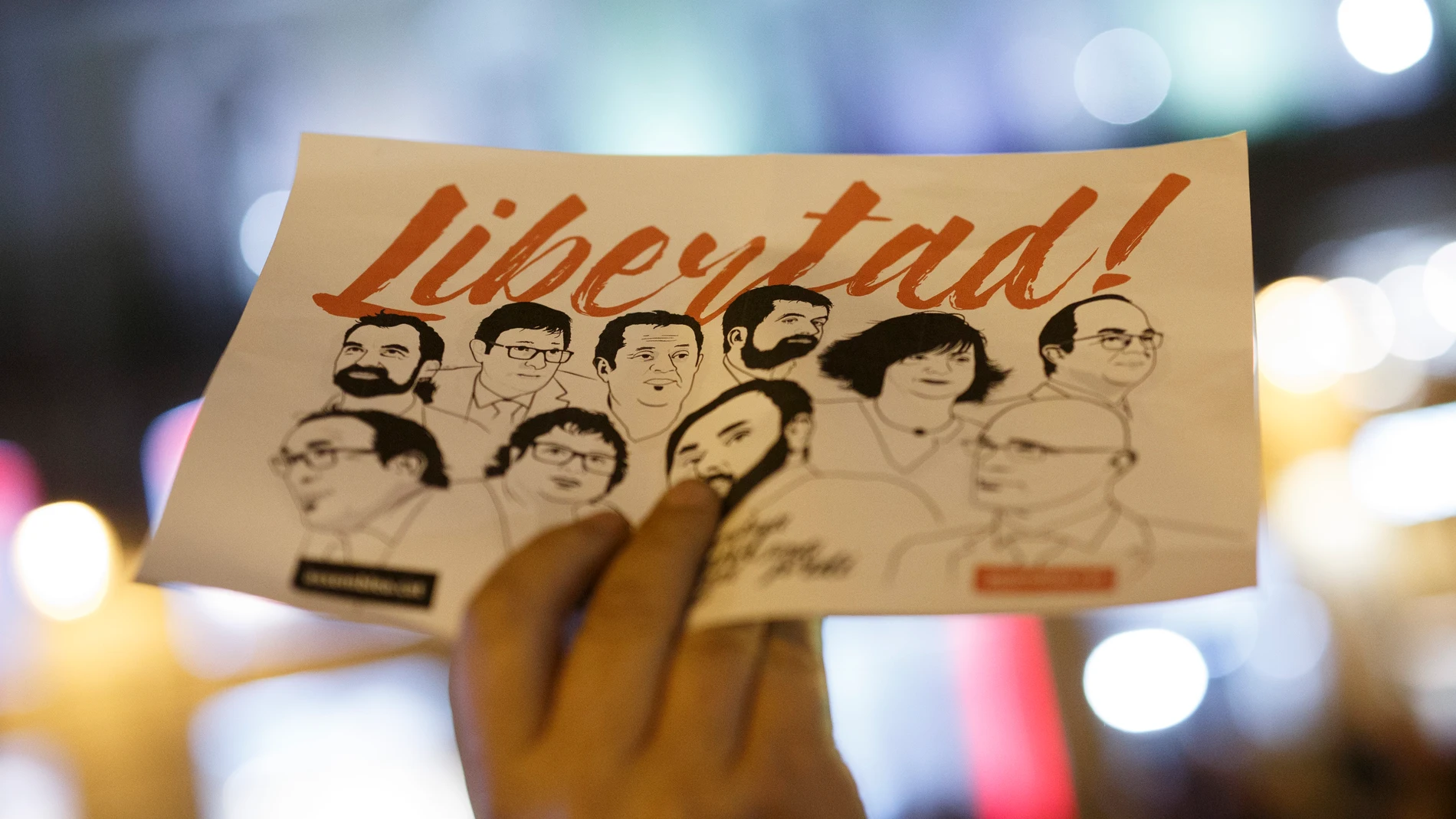 Una manifestante pide la libertad para los políticos catalanes en prisión (Archivo) Una manifestante pide la libertad para los políticos catalanes en prisión (Archivo)
