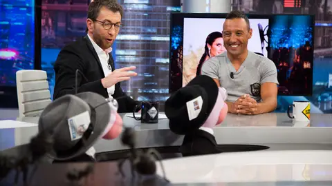 Santi Cazorla y Pablo Motos relatan el momento más estelar de la boda entre Pilar Rubio y Sergio Ramos Santi Cazorla y Pablo Motos relatan el momento más estelar de la boda entre Pilar Rubio y Sergio Ramos