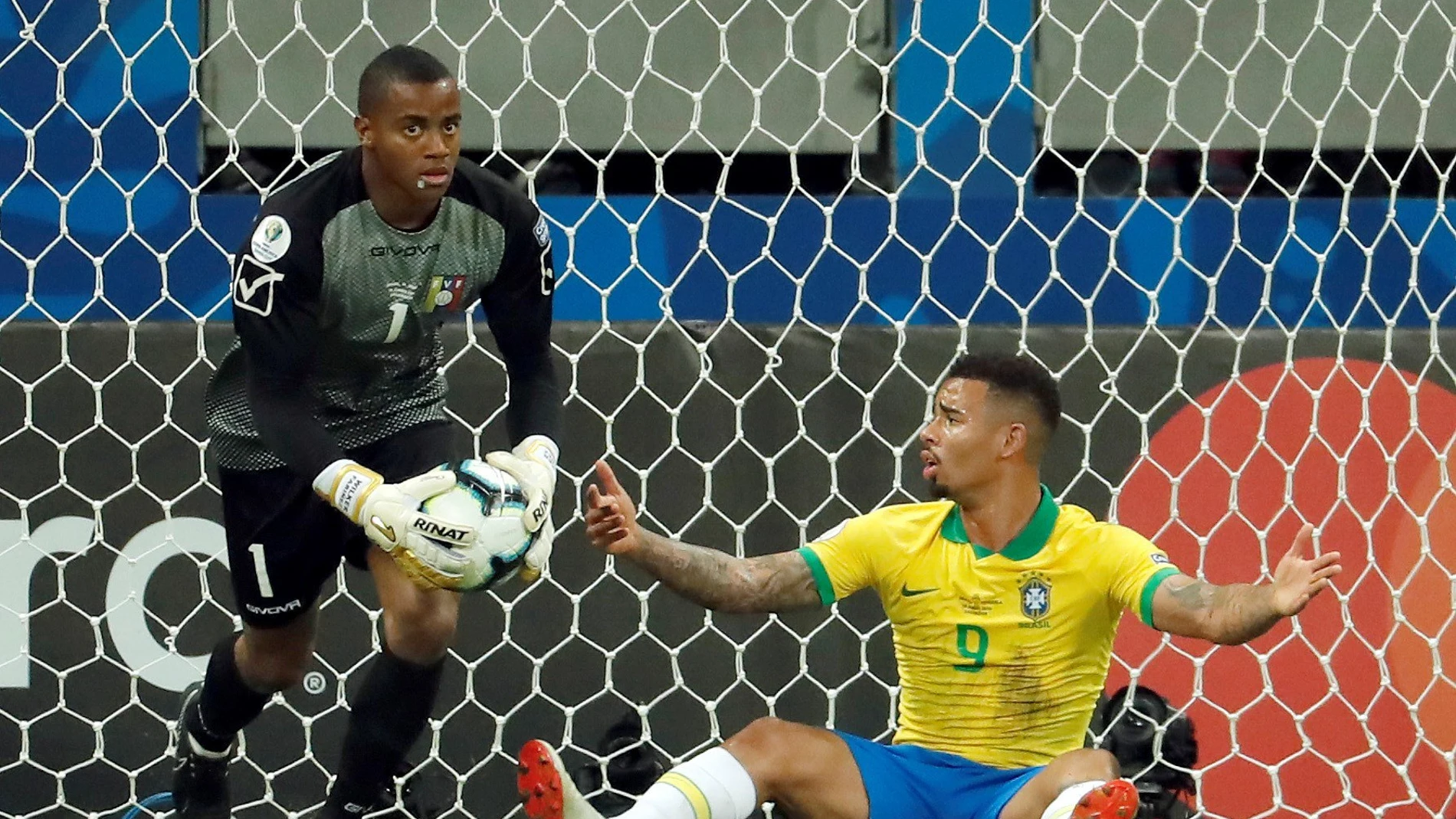 Gabriel Jesús reclama una falta Gabriel Jesús reclama una falta