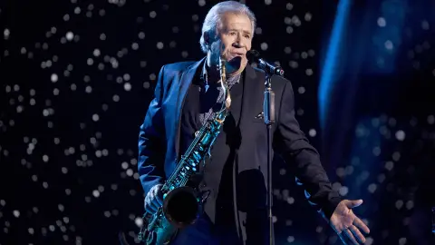 Semifinal: Juan Mena canta ‘Tengo una debilidad’ en ‘La Voz Senior’ Semifinal: Juan Mena canta ‘Tengo una debilidad’ en ‘La Voz Senior’