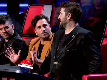 Semifinal: David Bustamante defiende su sillón ante Antonio Orozco en 'La Voz Senior': "El co-coach soy yo, no puedes hacer todo" Semifinal: David Bustamante defiende su sillón ante Antonio Orozco en 'La Voz Senior': "El co-coach soy yo, no puedes hacer todo"