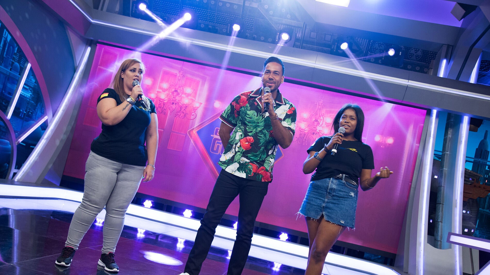 Romeo Santos canta en directo 'Inmortal' acompañado por dos fans en 'El Hormiguero 3.0'