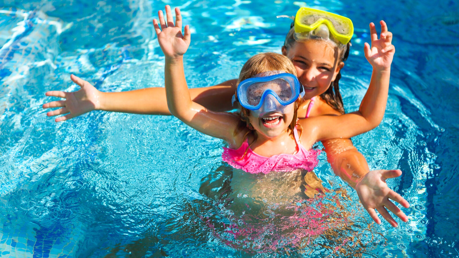 Consejos para disfrutar de la piscina municipal con tu niño (y que no sea una tarde infernal)