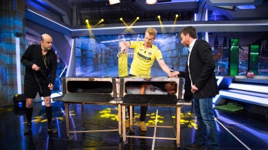 Yunke y Jandro cortan a Santi Cazorla en dos en 'El Hormiguero 3.0'