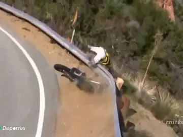 Los motoristas, hartos de que no exista protección en los guardarraíles: "A nosotros no nos protege, nos mutila o nos mata" Los motoristas, hartos de que no exista protección en los guardarraíles: "A nosotros no nos protege, nos mutila o nos mata"