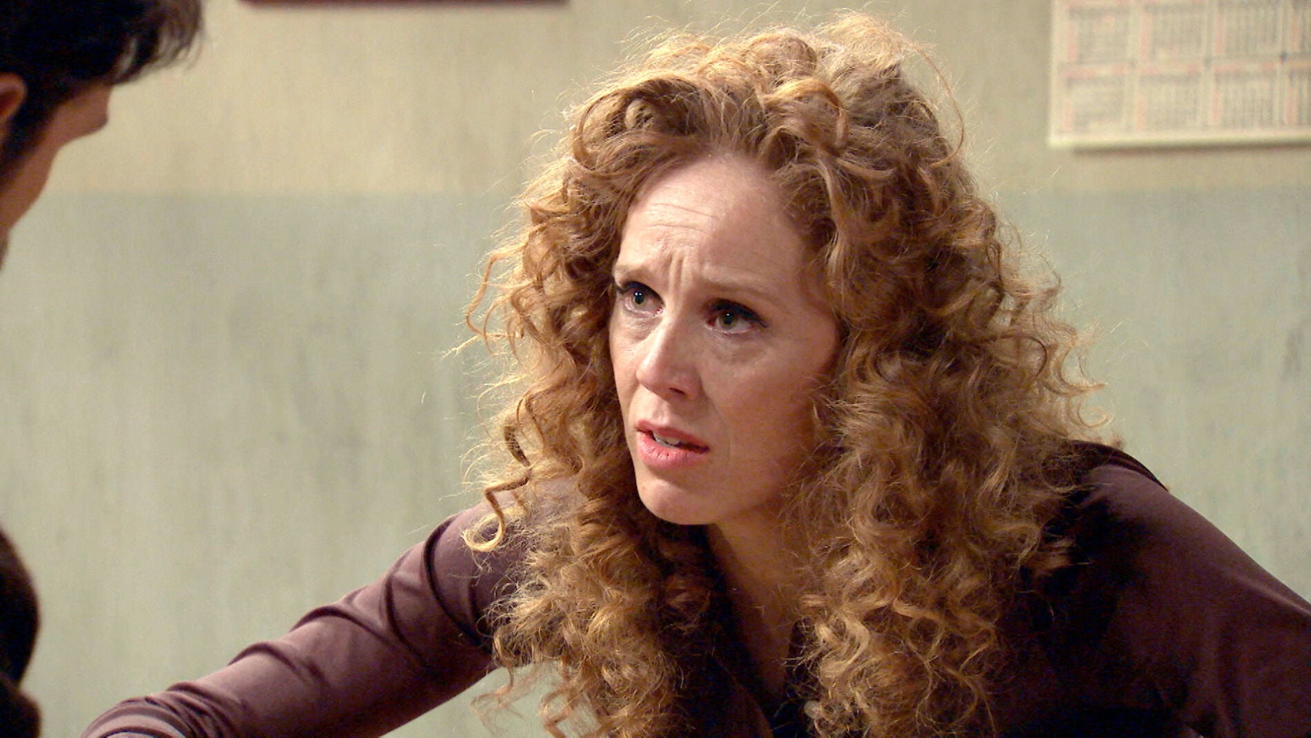 Ana descubre aterrada el acoso que est&aacute; sufriendo Carlos en la c&aacute;rcel